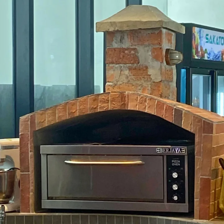majestic pizza 2